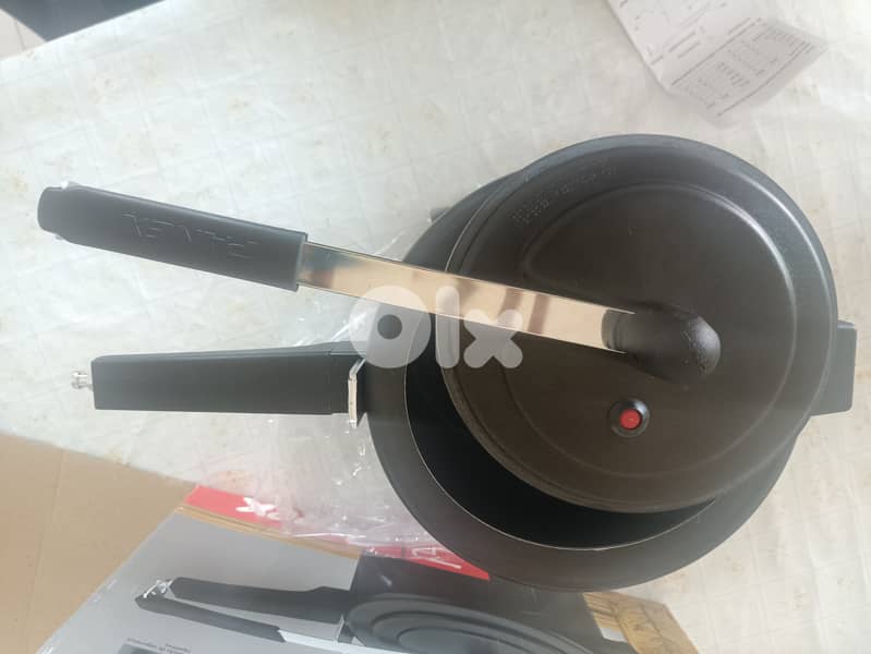 Non stick Teflon Pressure cooker 4