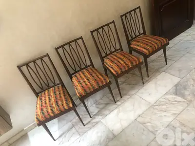 6 vintage dining chairs in excellent condition. 400$