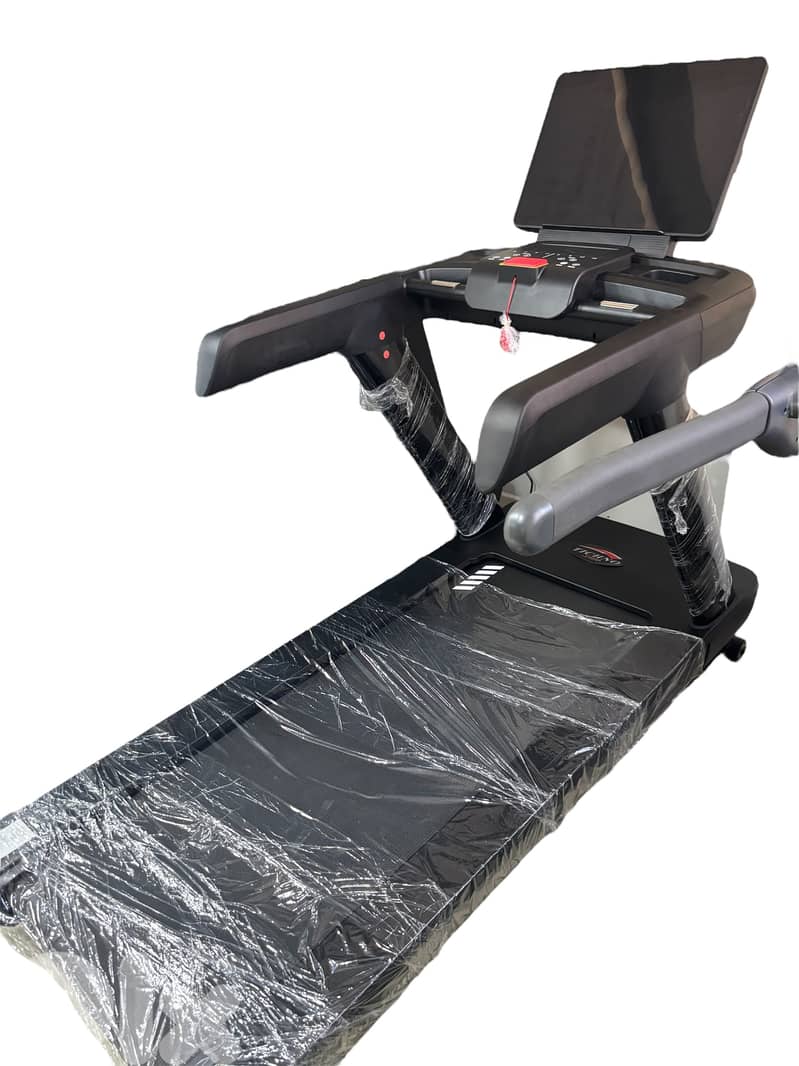 COMMERCIAL MOTORIZED TREADMILL 6 HP AC MOTOR (235 kg) 0