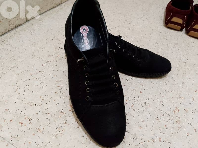 2 shoes size 42 only  all for 20$ used like new 3