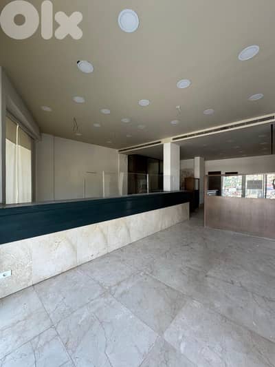 صالة للإيجار في حبوش على الأوتوستراد - Showroom for Rent in Habbouch