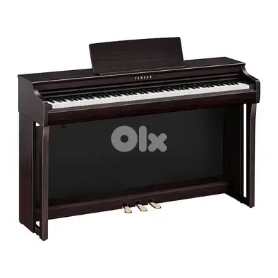 Yamaha Clavinova clp-825 digital (electric) piano.    CAll: 76360442