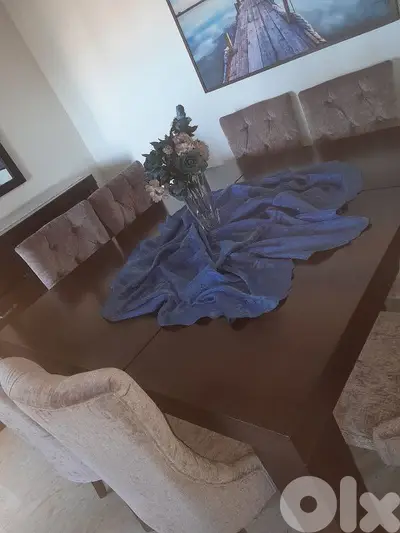 dining table with dresssoir and mirror with8 chairs