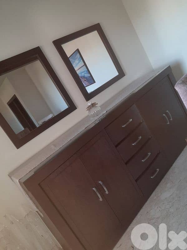 dining table with dresssoir and mirror with8 chairs 3