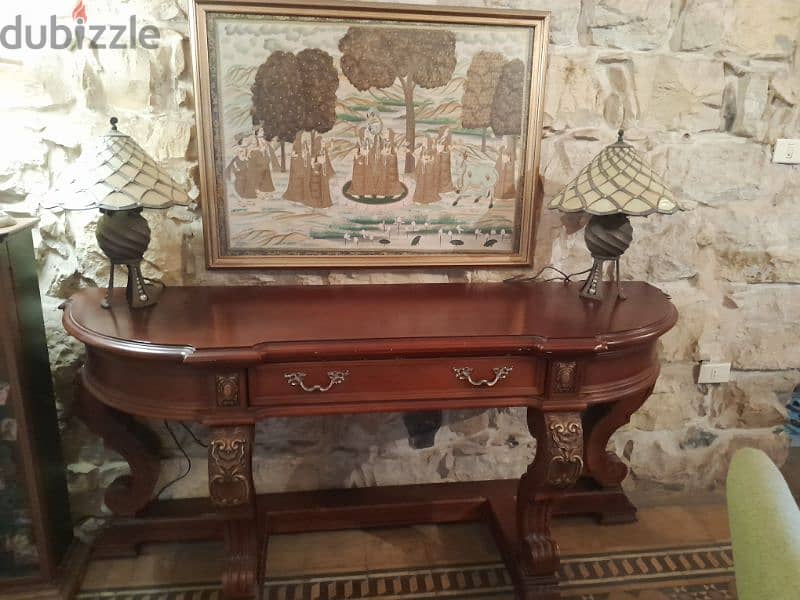 console with 2 side lamps. 1