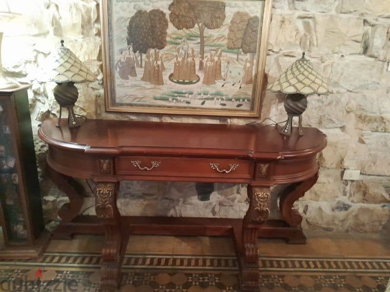 console with 2 side lamps. 2
