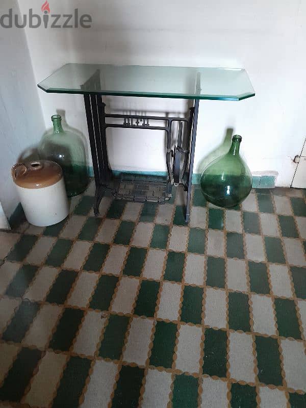 table with mirror 0