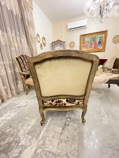 صالون فخم بحالة ممتازة