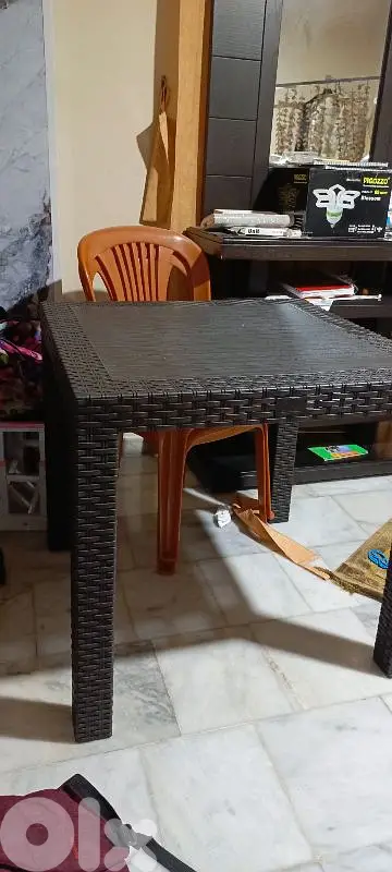 طاولة مطبخ او شرفة