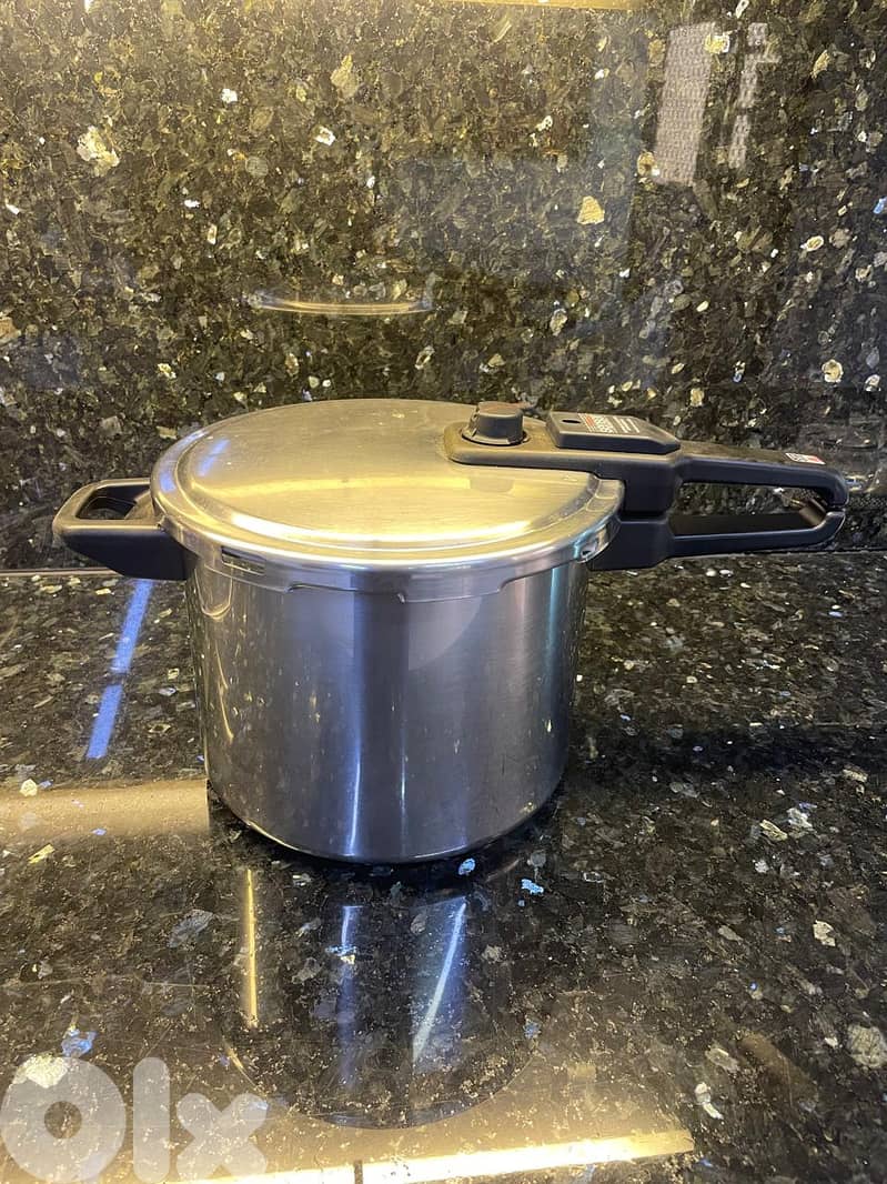 SEB Pressure Cooker 8 Litre 0