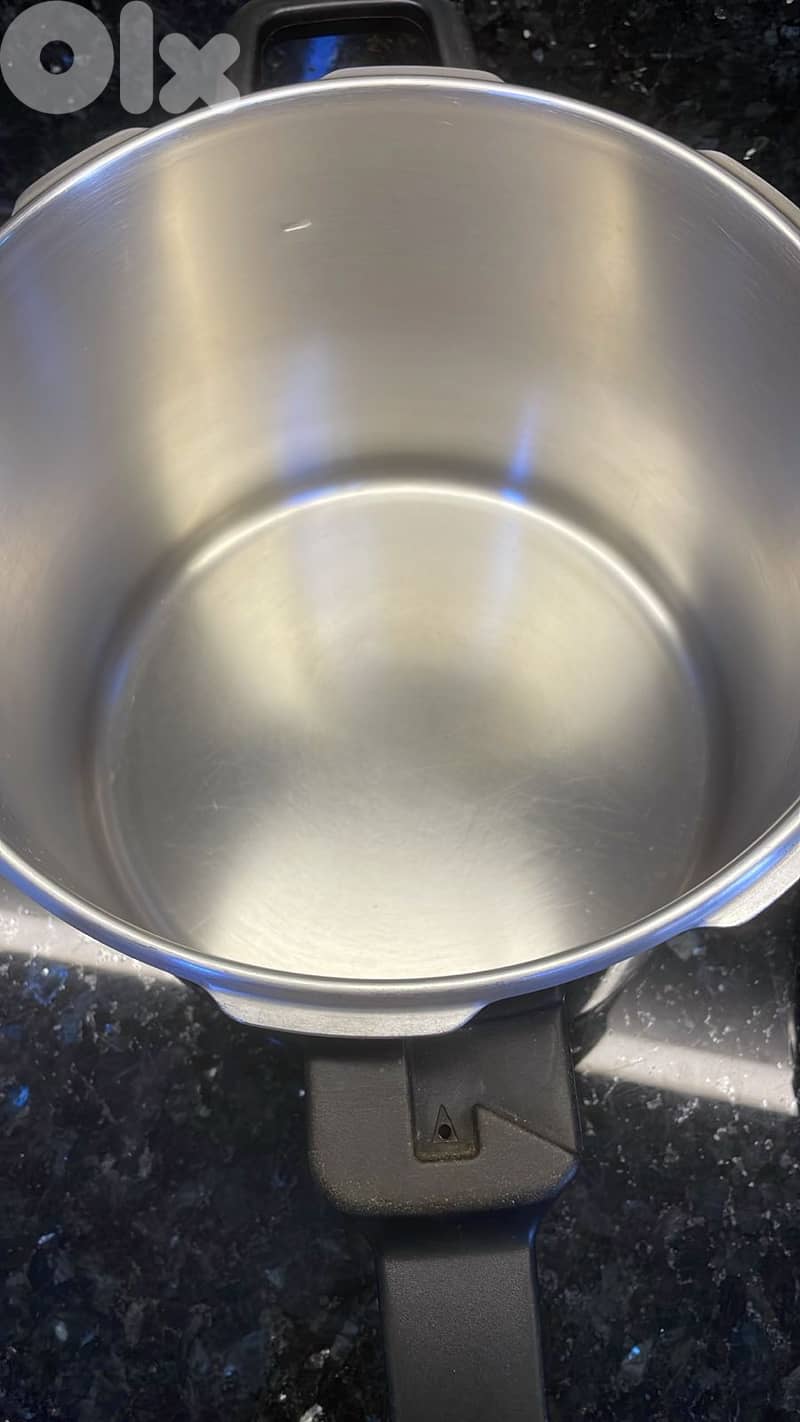 SEB Pressure Cooker 8 Litre 5