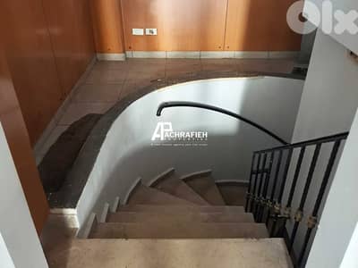 2 Floors Shop for Rent In Downtown