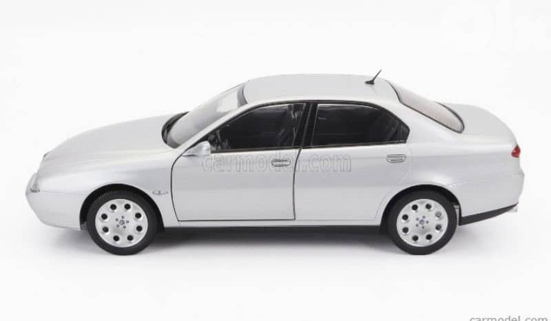 Alfa Romeo 166 2.0 V6 (1998) diecast car model 1;18 1