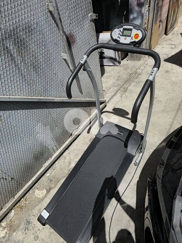 Jada Fitness Treadmill – Excellent Condition 1