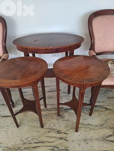 طقم طاولات عدد٣ كبيرة مع ٢ صغار خشب جوز انجليزي انتيك قديم ناعم جدا