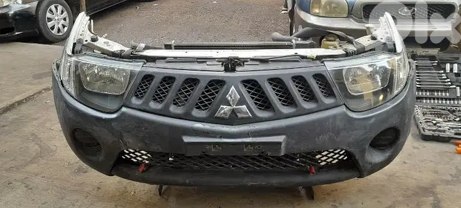 mitsubishi L200 2010