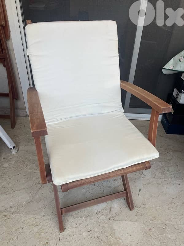 Table and chairs 4