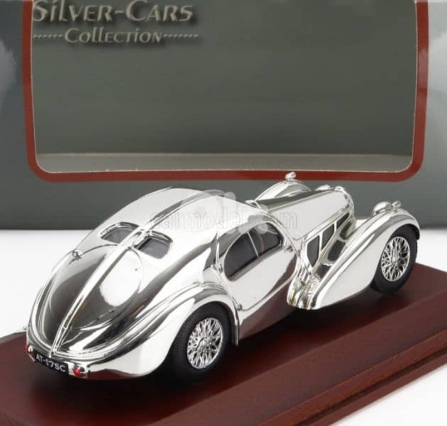 Bugatti 57 SC Atlantic 1938 diecast car model 1;43. 4