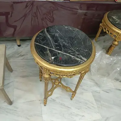 طاولة أنتيك