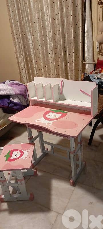 طاولة دراسه 0