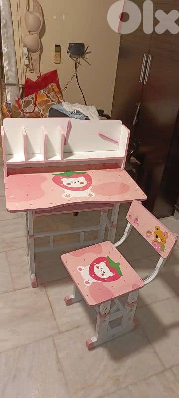 طاولة دراسه 1