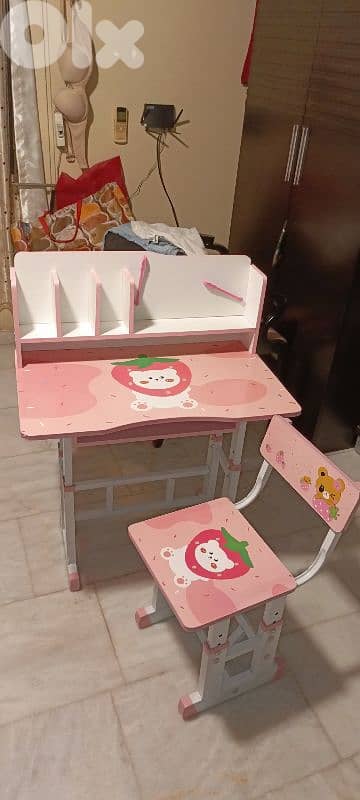 طاولة دراسه 2