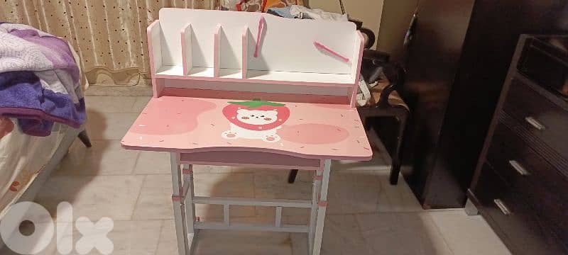 طاولة دراسه 3