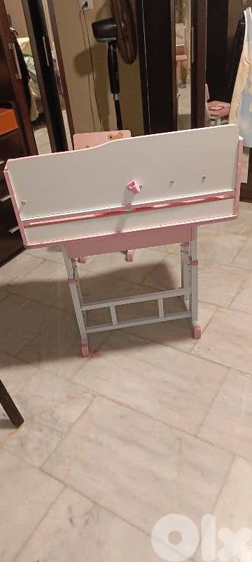 طاولة دراسه 5