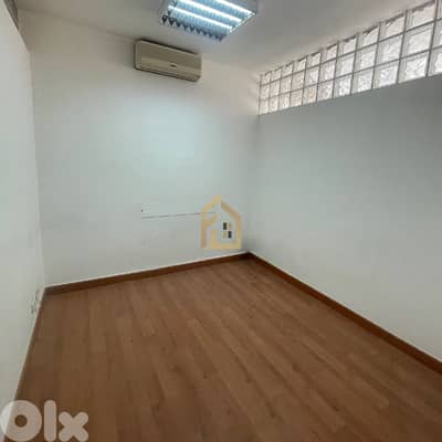 Office for rent in Badaro NY183 مكتب للإيجار في بدارو