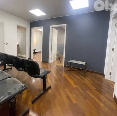 Office for rent in Badaro NY184 مكتب للإيجار في بدارو