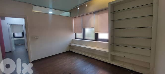 Office for rent in Mirna Chalouhi مكتب للإيجار في ميرنا شالوحي