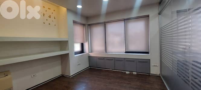 Office for rent in Mirna Chalouhi مكتب للإيجار في ميرنا شالوحي