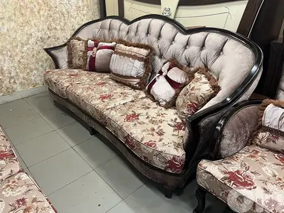صالون خشب زان مستعمل شبه جديدة 7 قطع