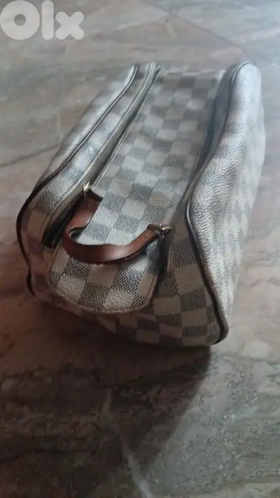 جذدان Louis vuitton