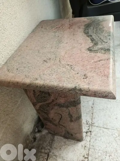 طاولة غرانيت