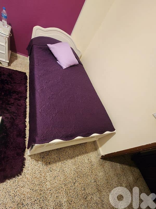 White bedroom for sale 0