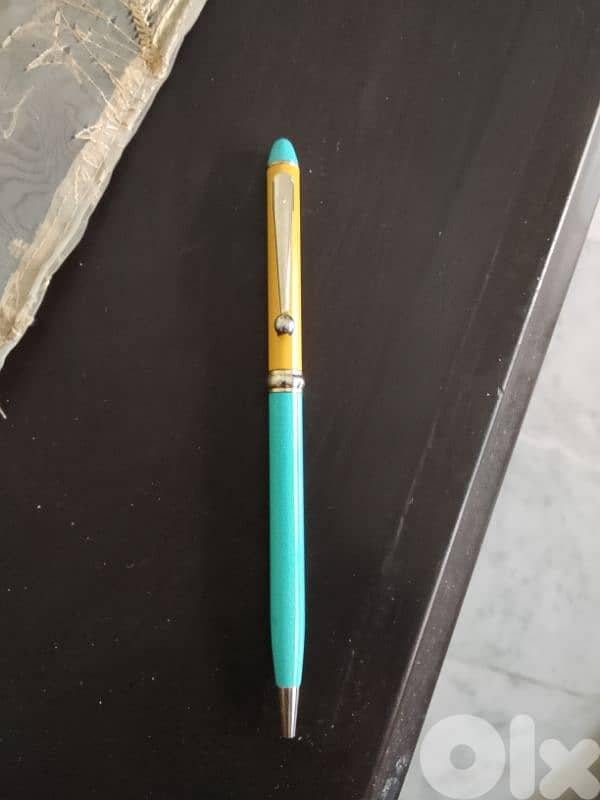 blue yellow pen 0