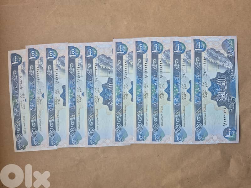The blue 1000 Livres Libanaises Banknote 0
