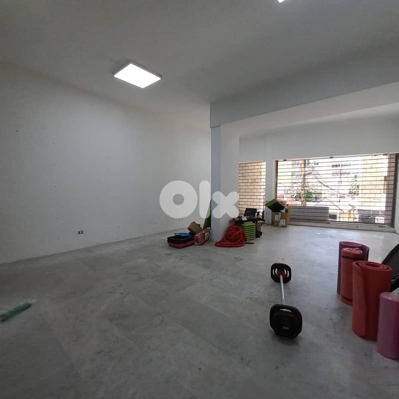 Shop of 300sqm  3 floors in Zalka  for rent 0