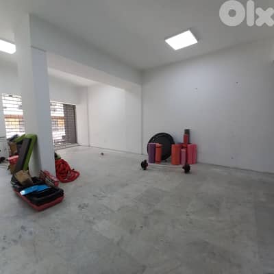 Shop of 300sqm  3 floors in Zalka  for rent