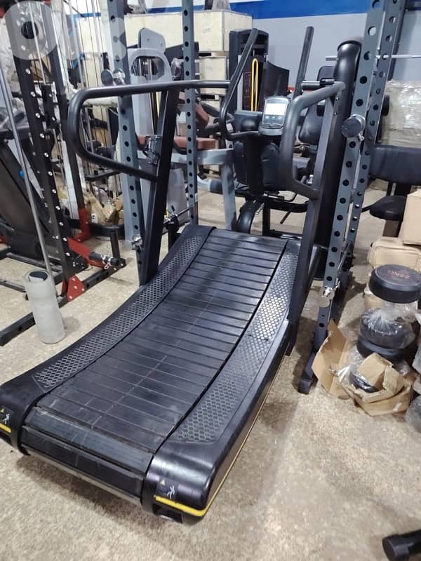 curved treadmill used like new 1