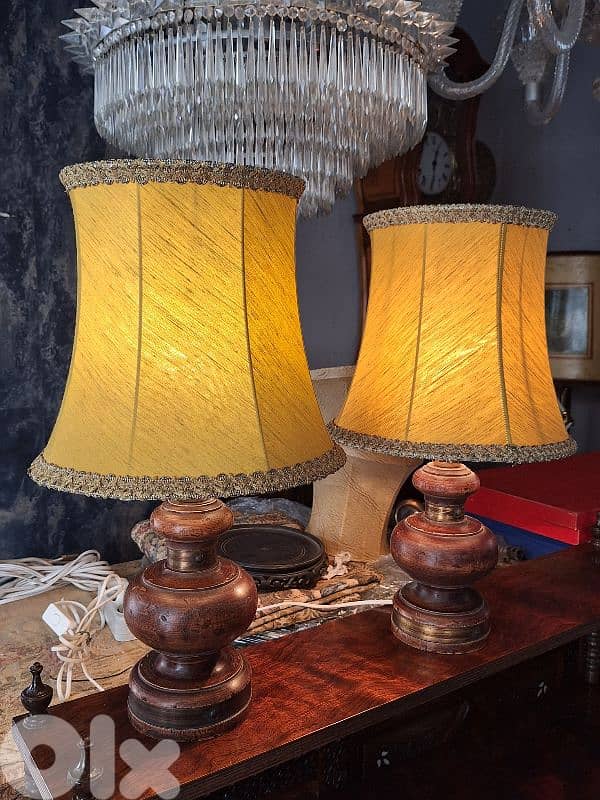 2 wooden lamps 0