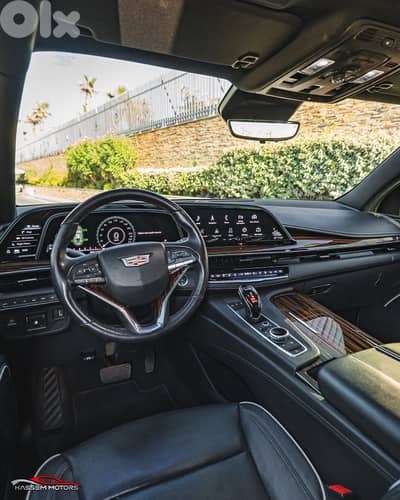 2021 Cadillac Escalade, 40,000 km only, under warranty !