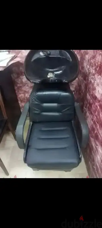 لبيع اثاث صالون لحلاقة