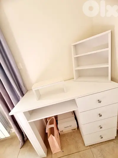 nail table