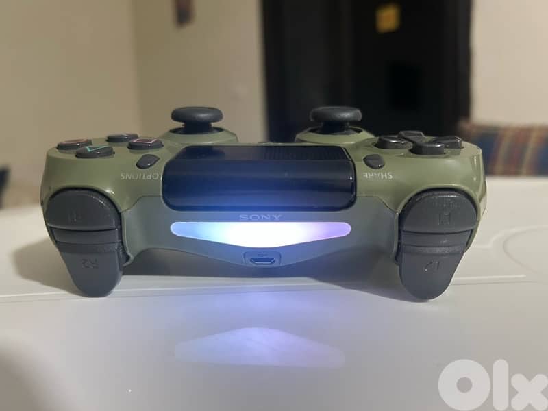 ps4 slim 1tb + 4cds 3