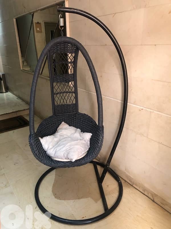 bamboo rattan swing in excellent condition. 160$ 0