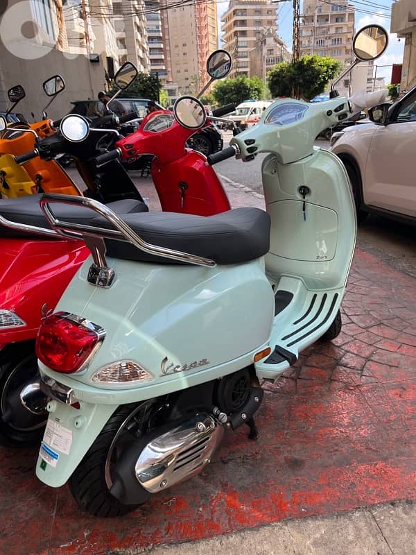 starting prices 1750$ to 2300$ vespas Vxl sxl 3 V tech 2025/24 okm 18