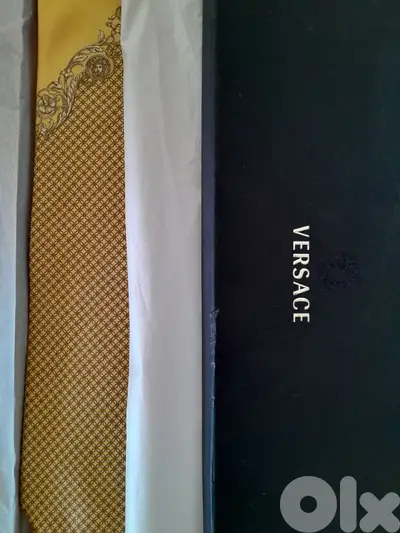 original VERSACE 100%silk tie Made in italy never used Original box
