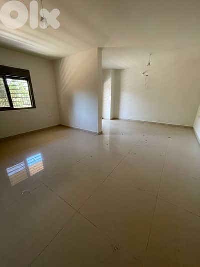 3 BEDROOMS APARTMENT IN MANSOURIEH PRIME WITH GARDEN (160SQ)  (MA-416)